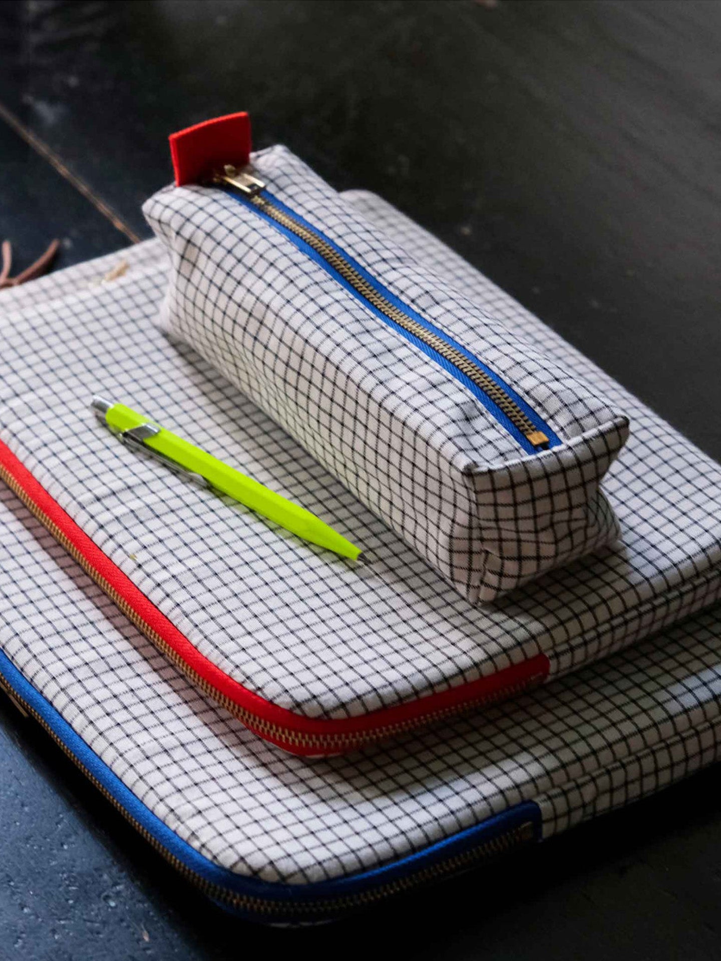 Gustave pencil case, grid and blue (6 × 20 × 5,5 cm)