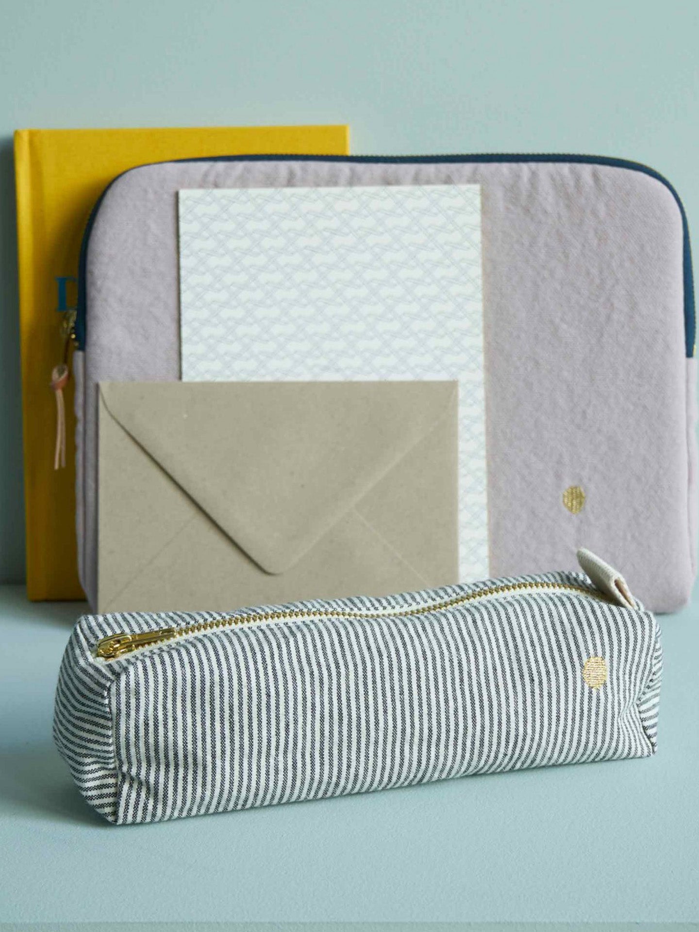 Finette pencil case, fine stripe (6 × 20 × 6 cm)