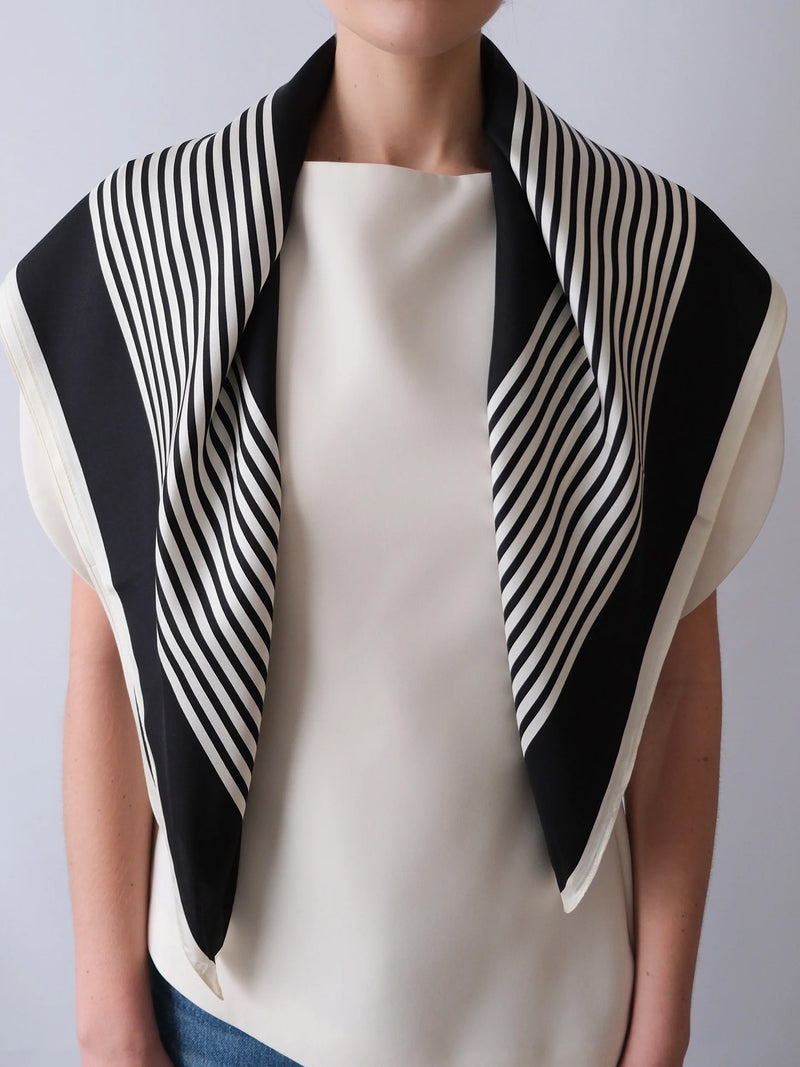 No.2 silk scarf, black (90cm)