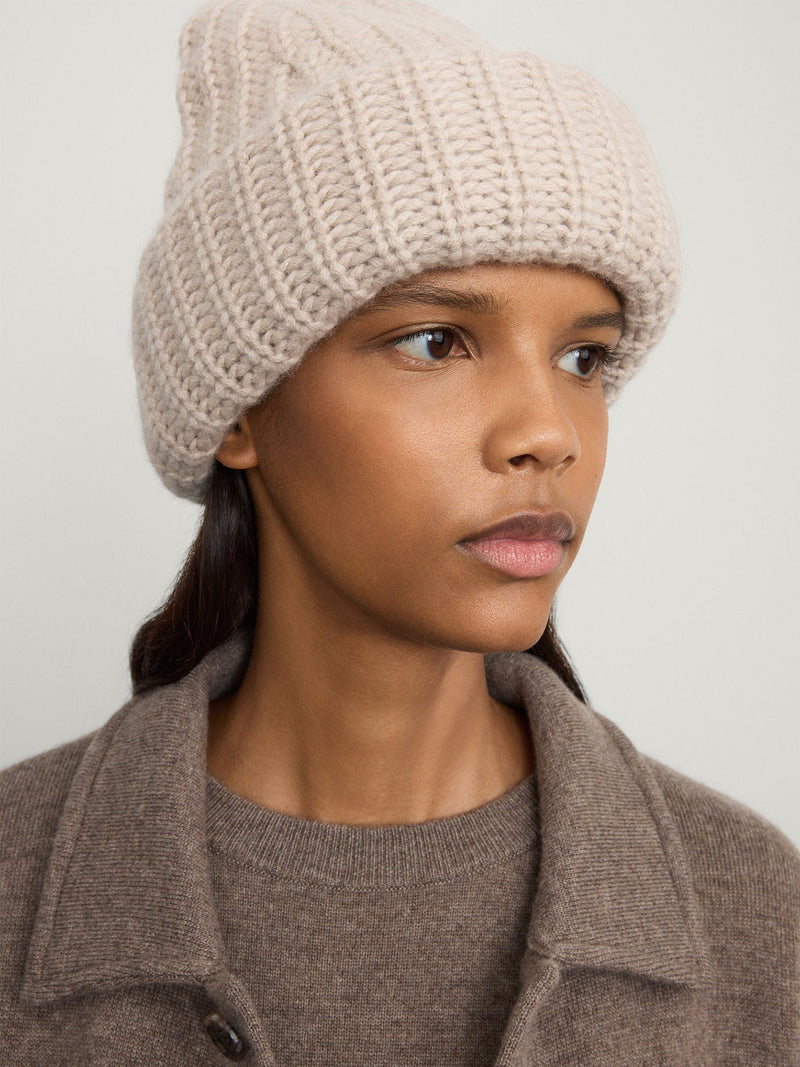 Beatris cashmere beanie, sand beige