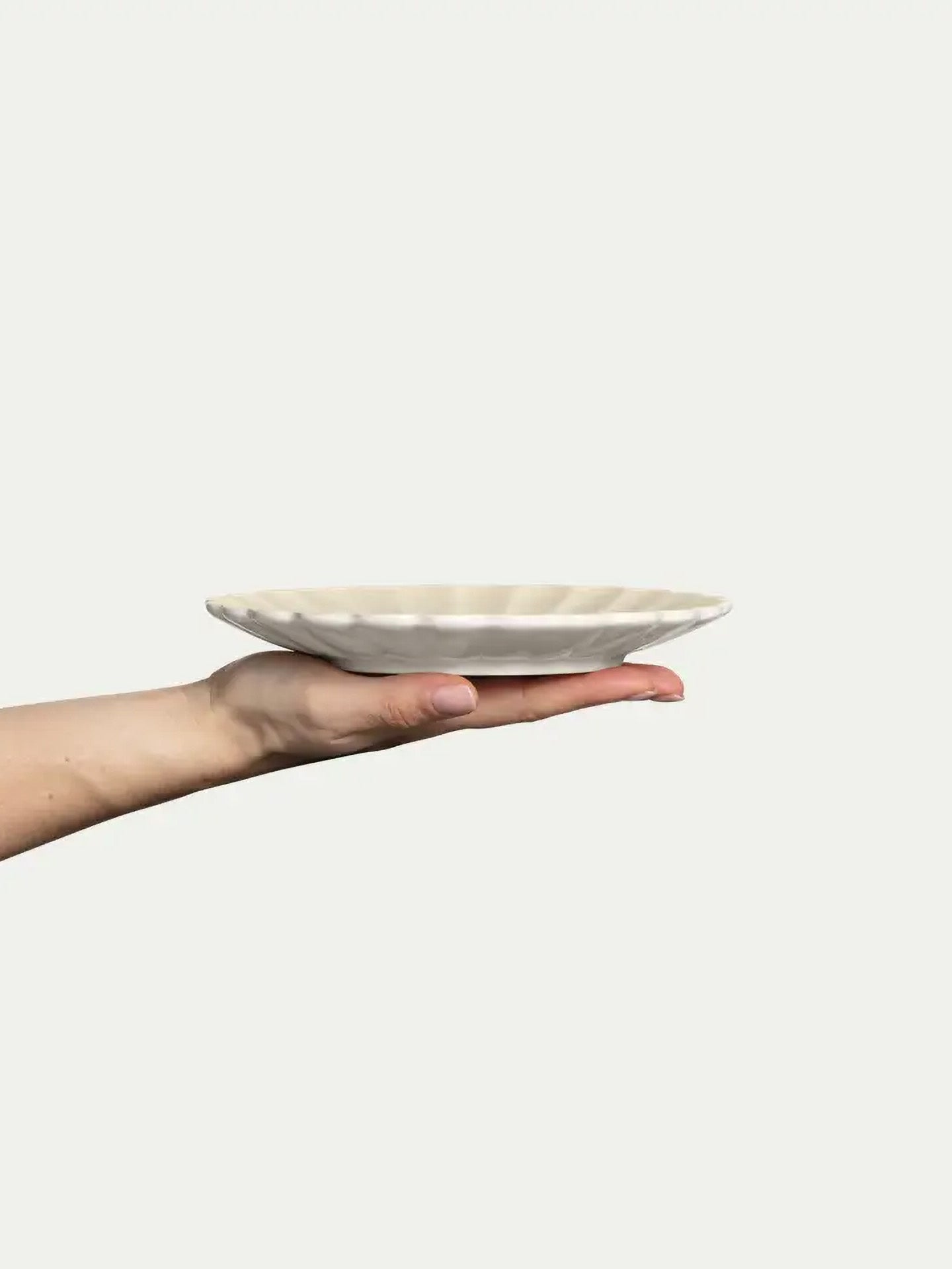 Oyster small plate, sand (20 cm)