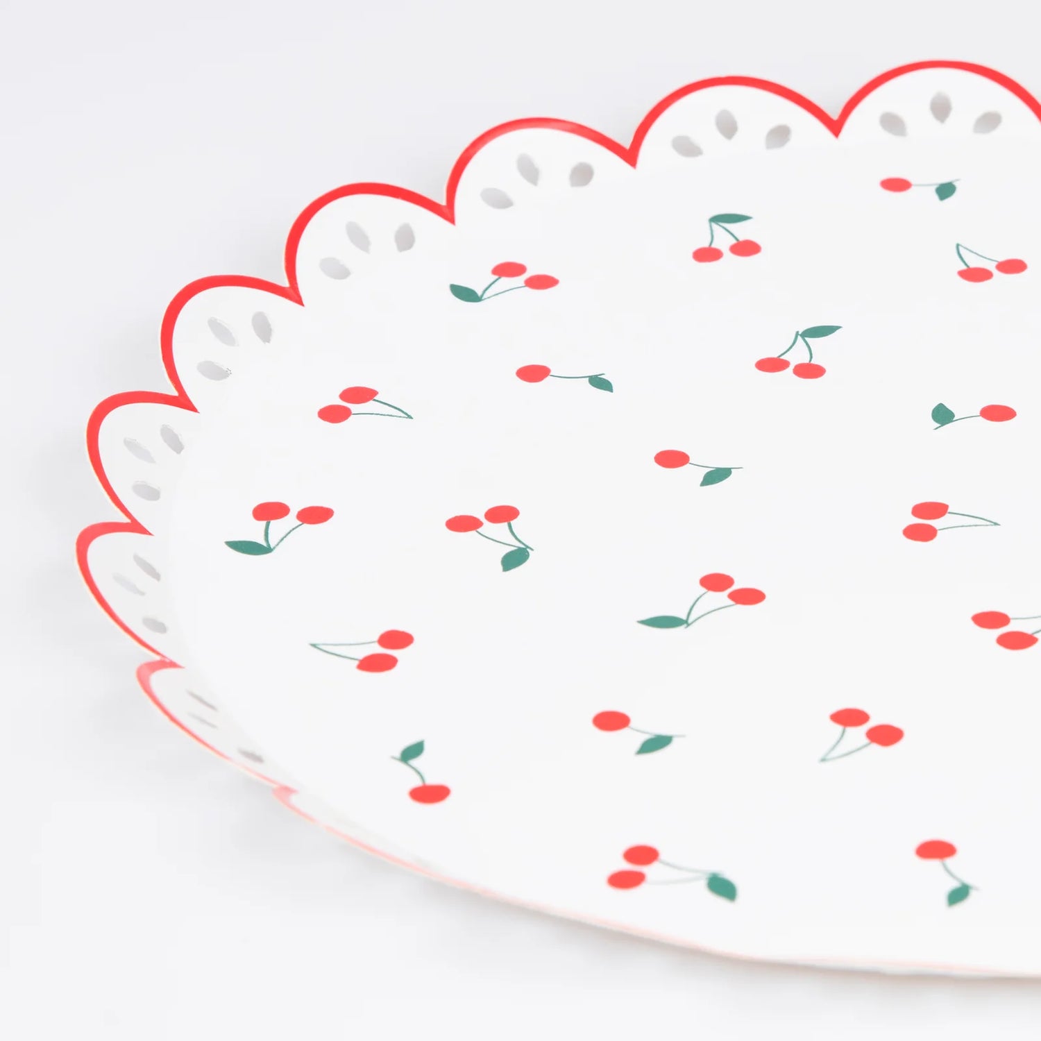Cherries dinner paper plates, set of 8