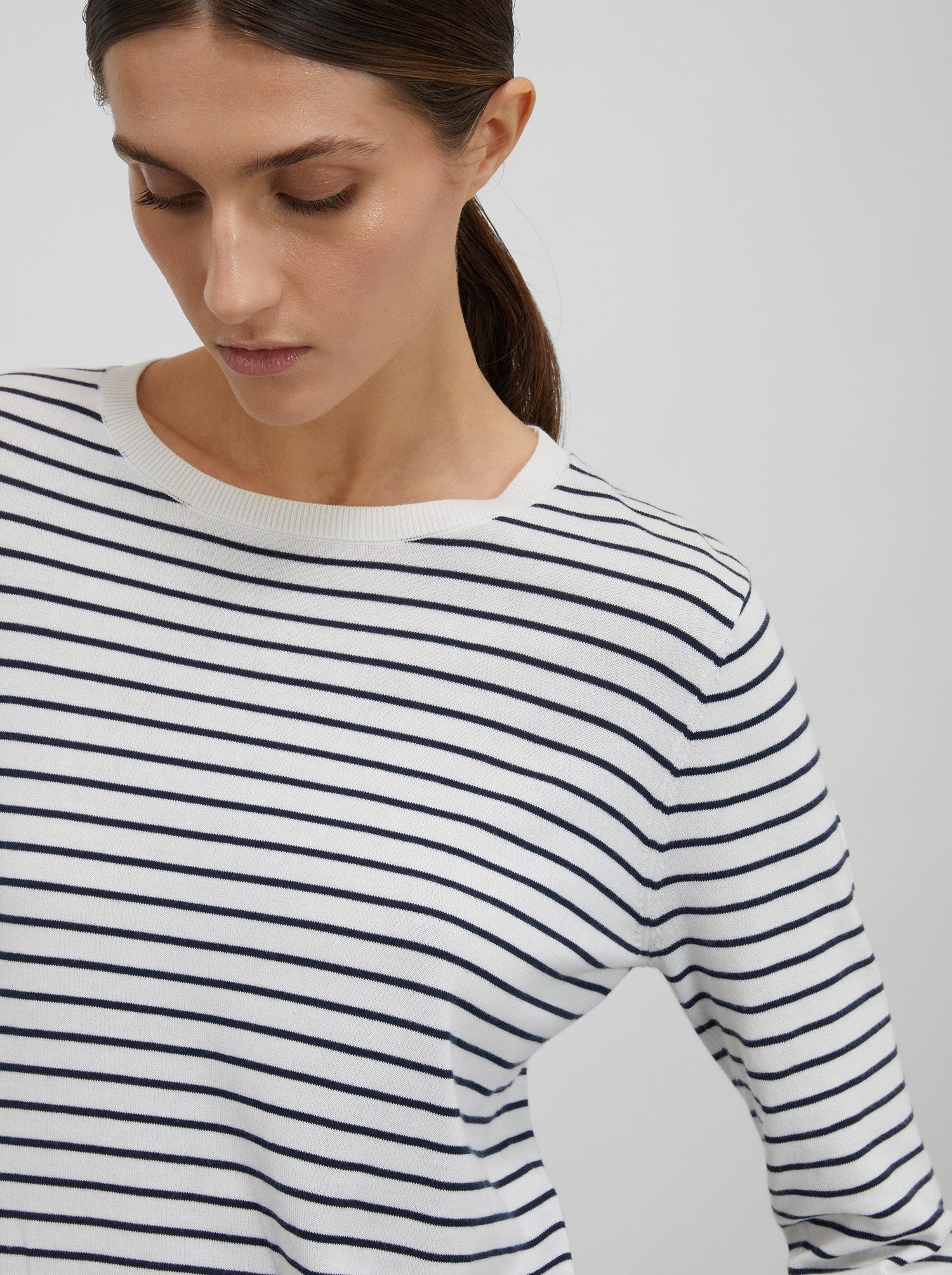 Striped knitted cotton shirt, white/navy