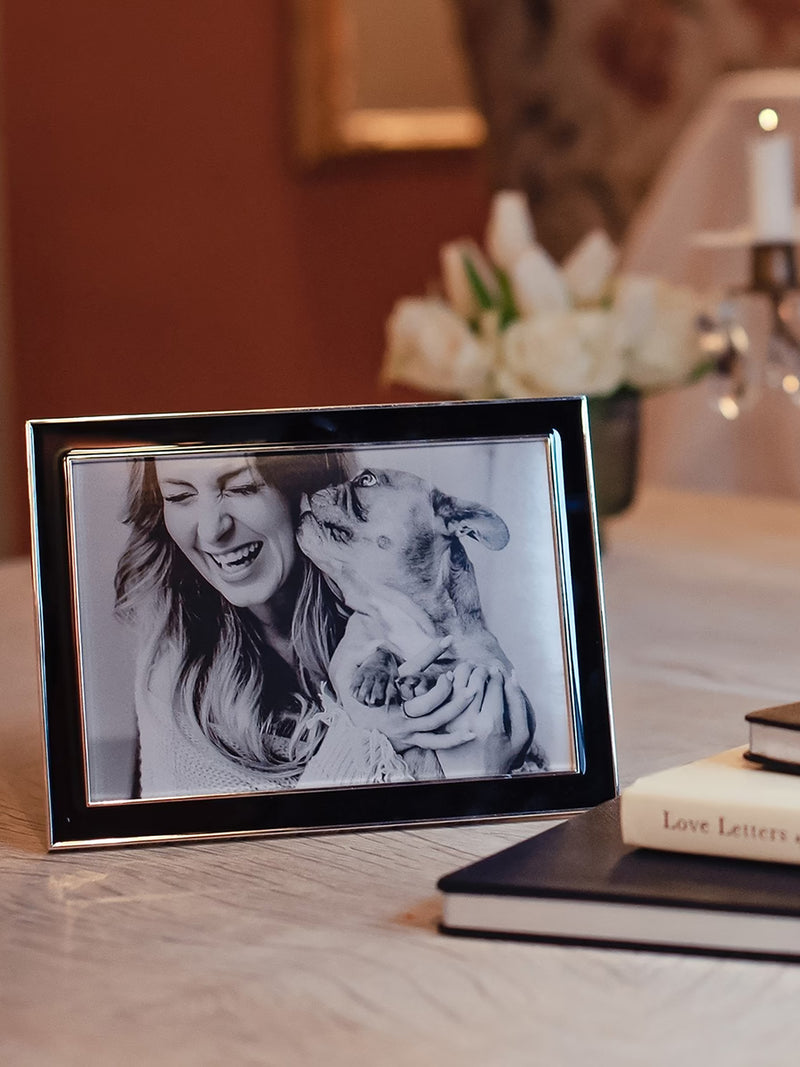 Black enamel picture frame, large (20 x 25 cm)