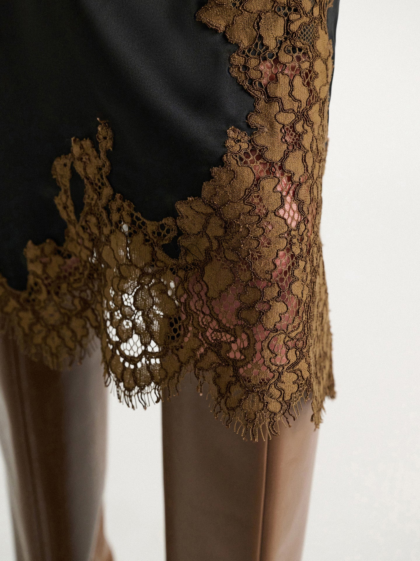 Shiny statement skirt, black
