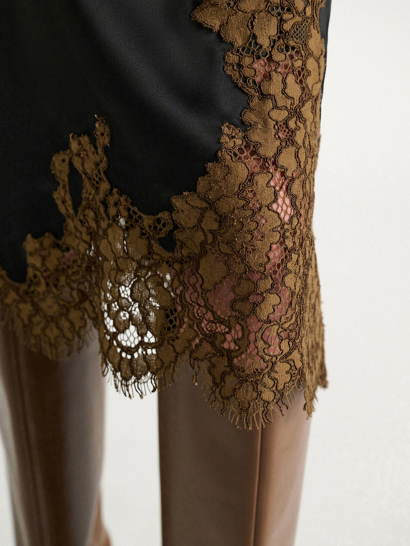 Shiny statement skirt, black