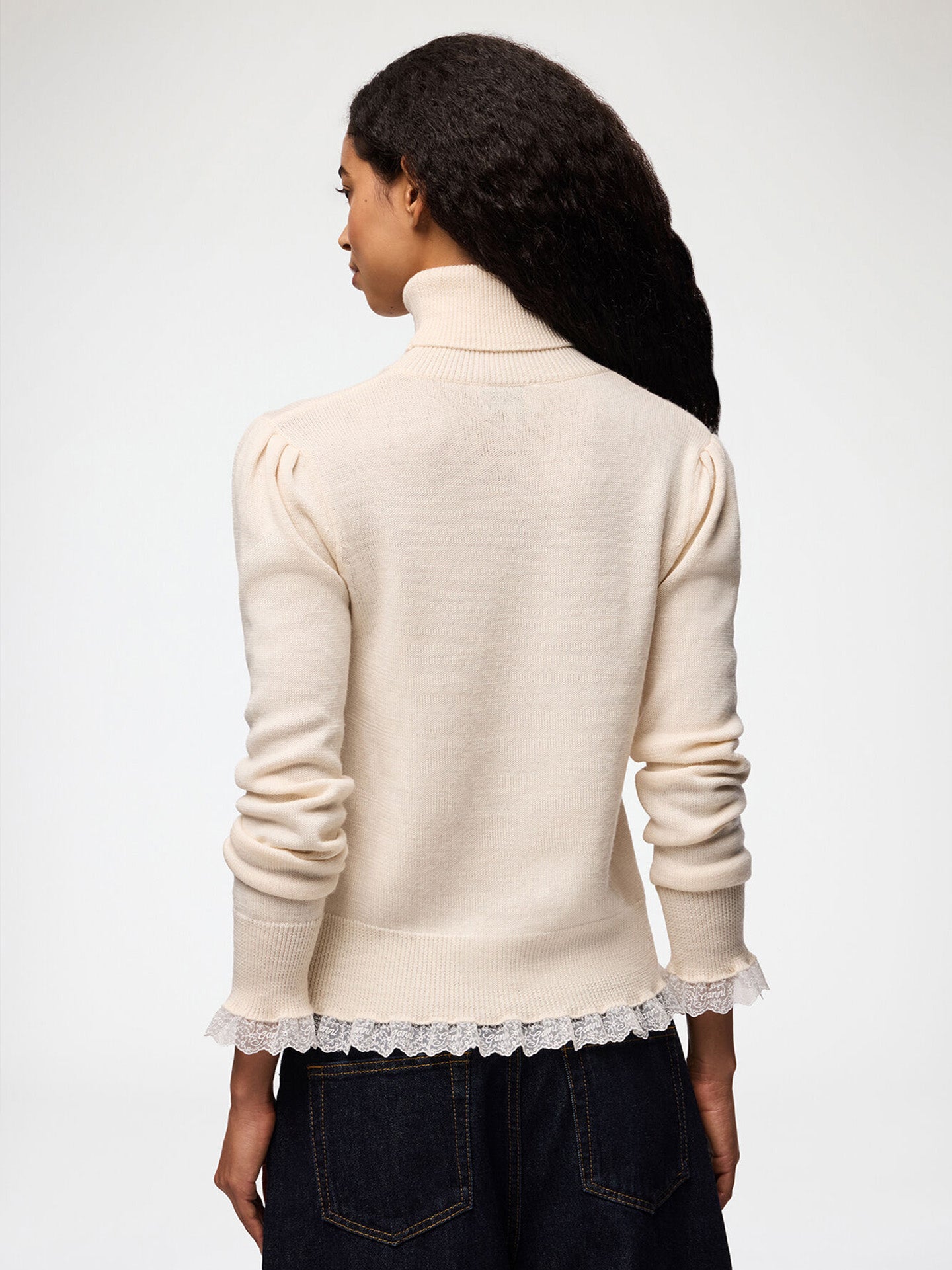 Merino Turtleneck w/lace details, egret