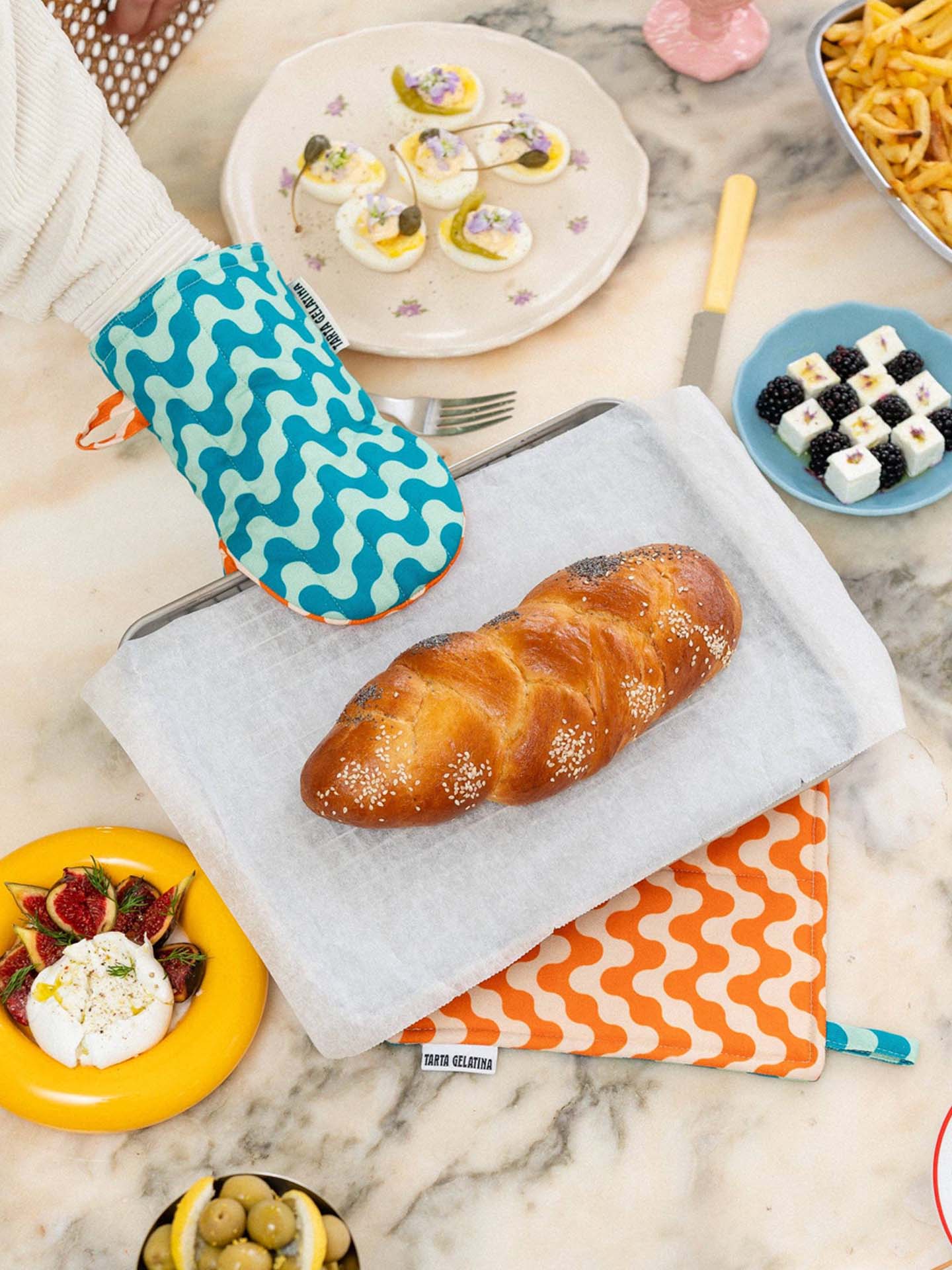 Oven mitt, cookie dough