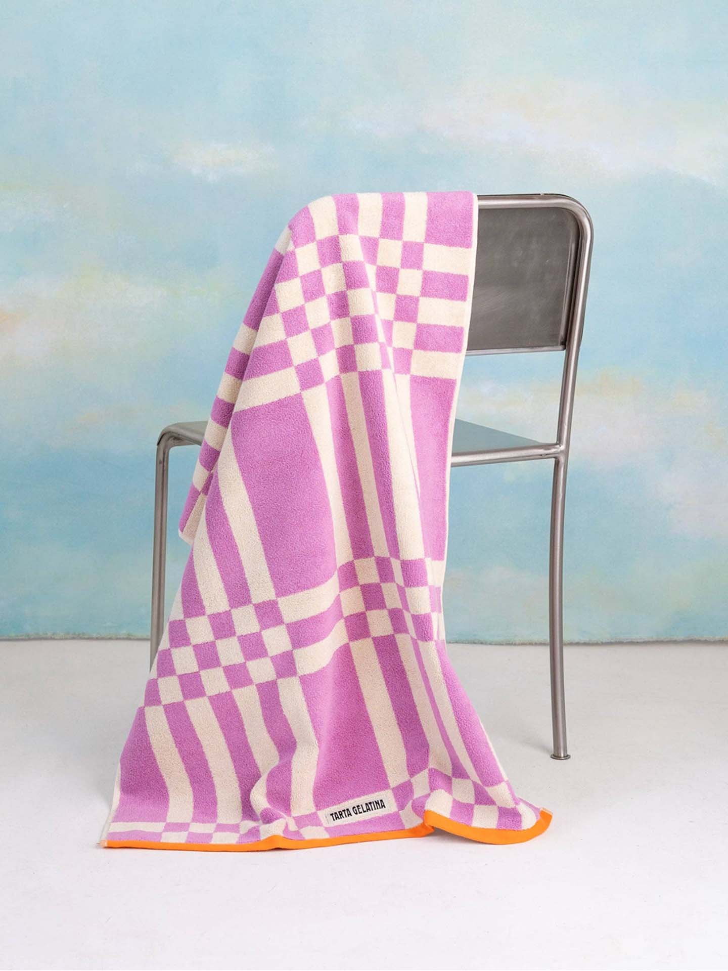 Marina bath towel, magenta pink