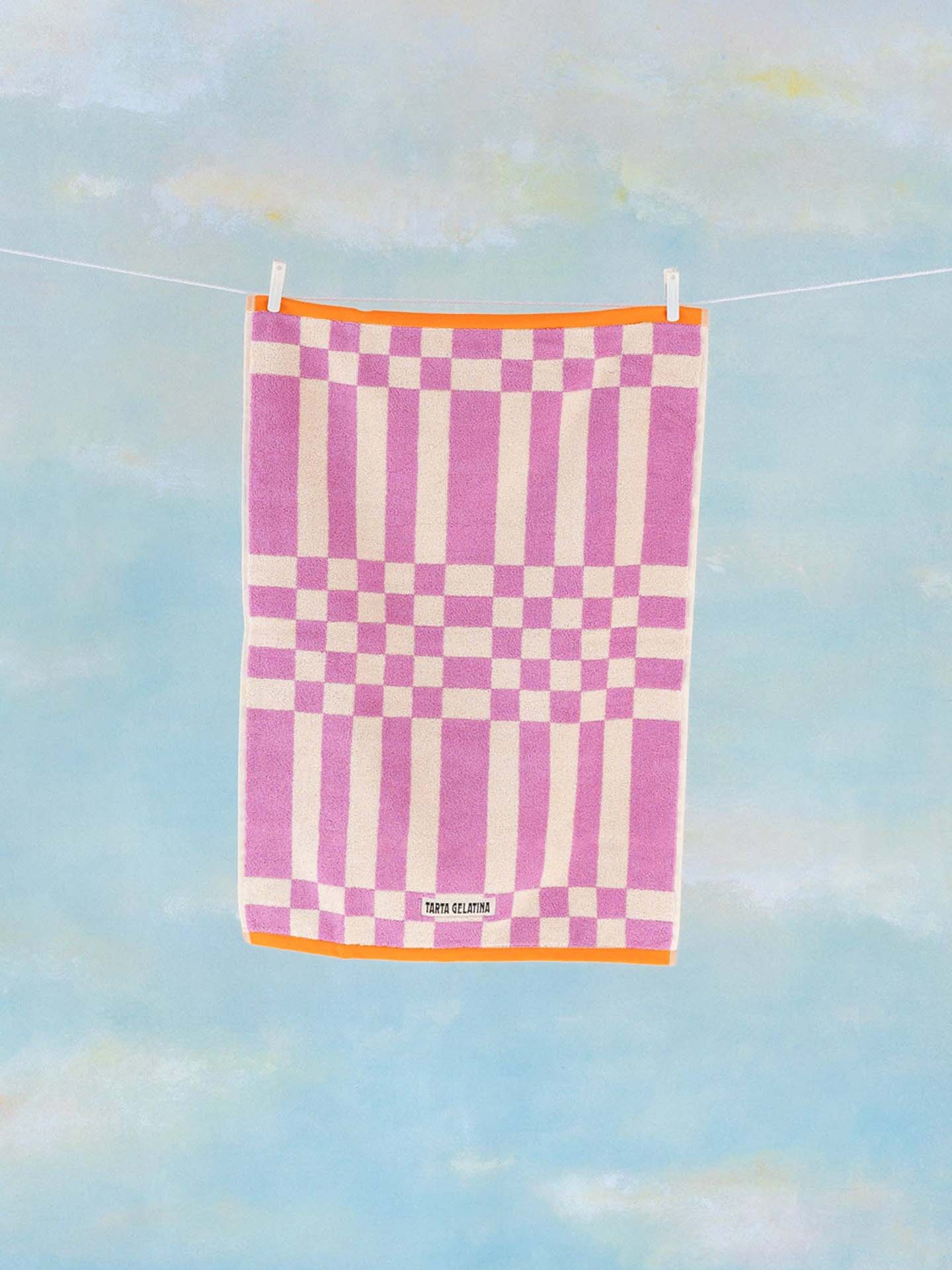 Marina hand towel, magenta pink