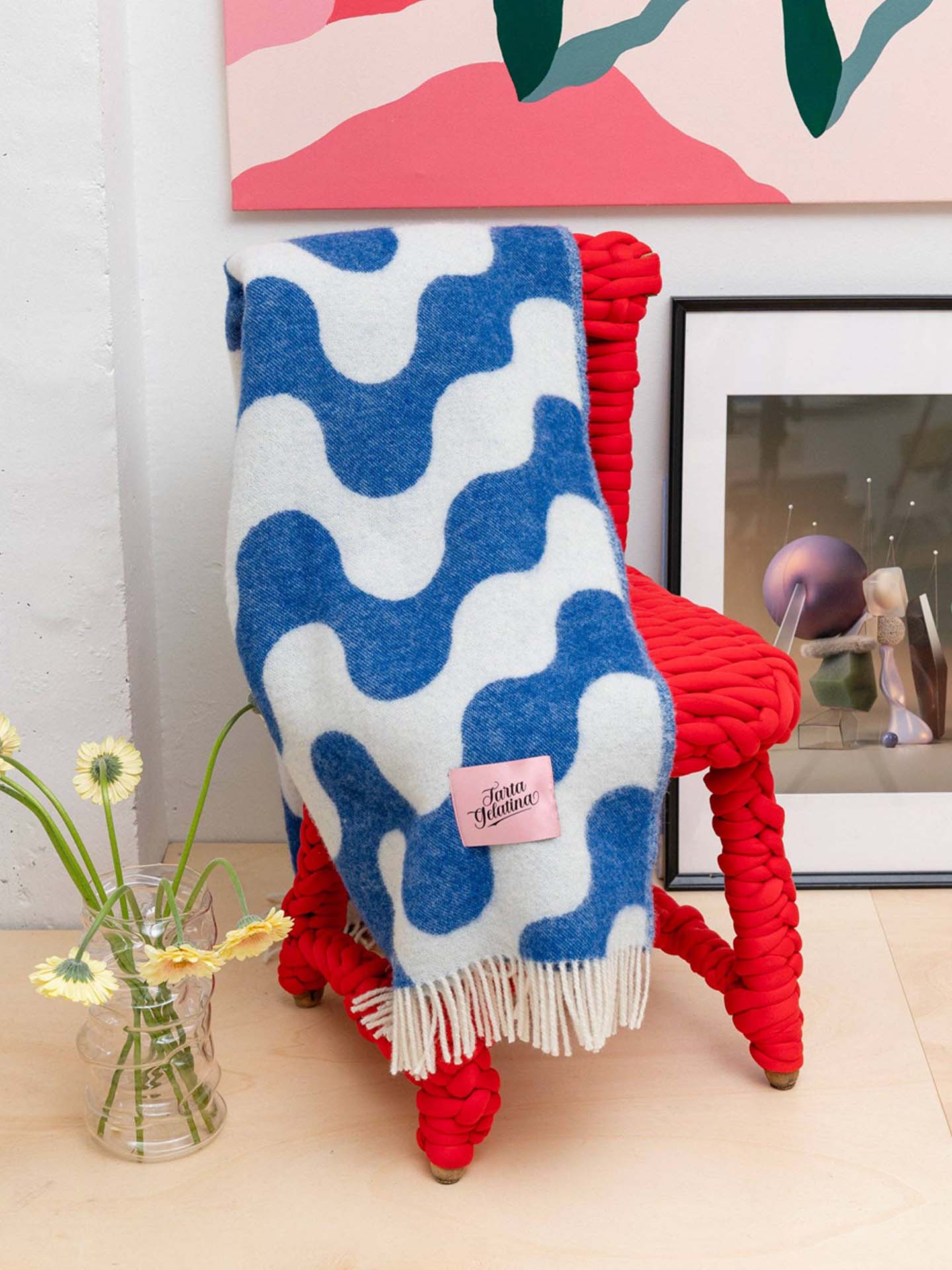 Medusa blanket, blue