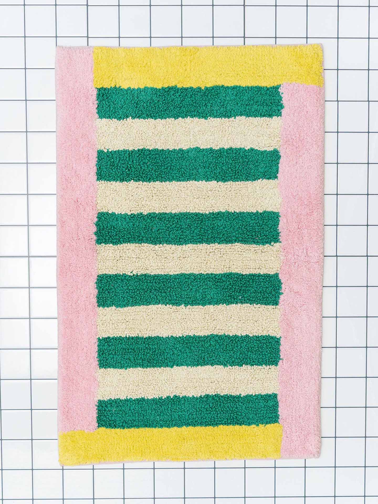 Piña colada bathroom mat
