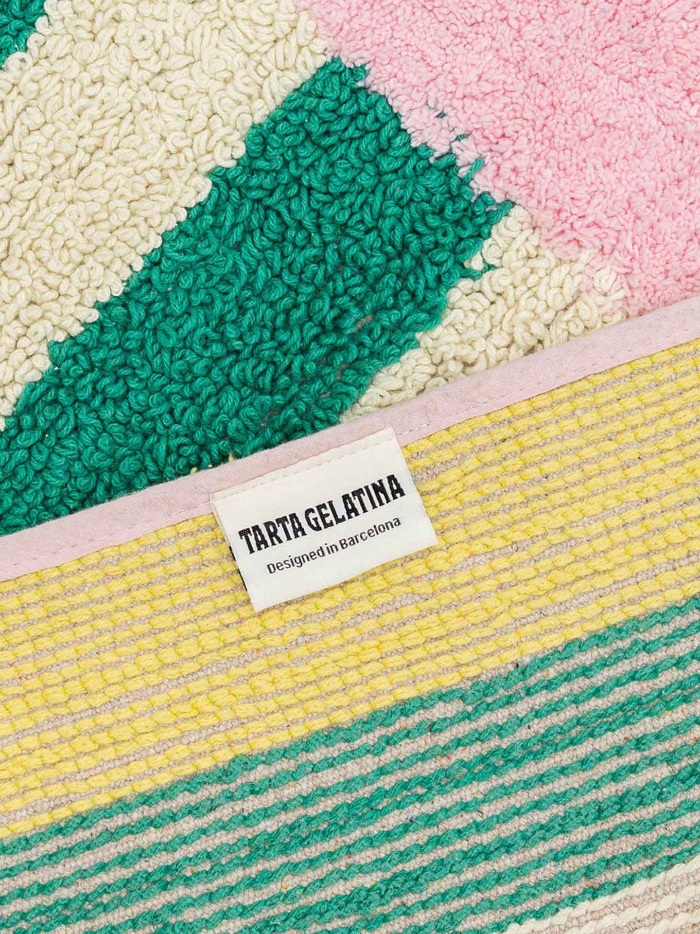 Piña colada bathroom mat