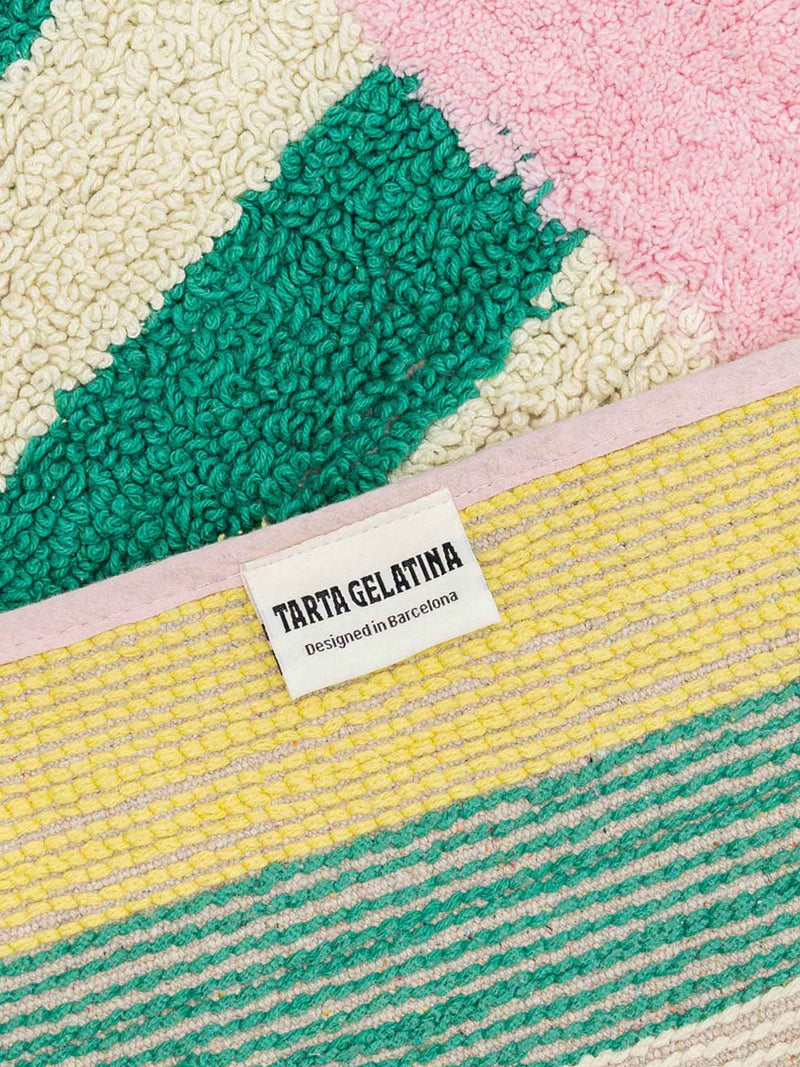 Piña colada bathroom mat