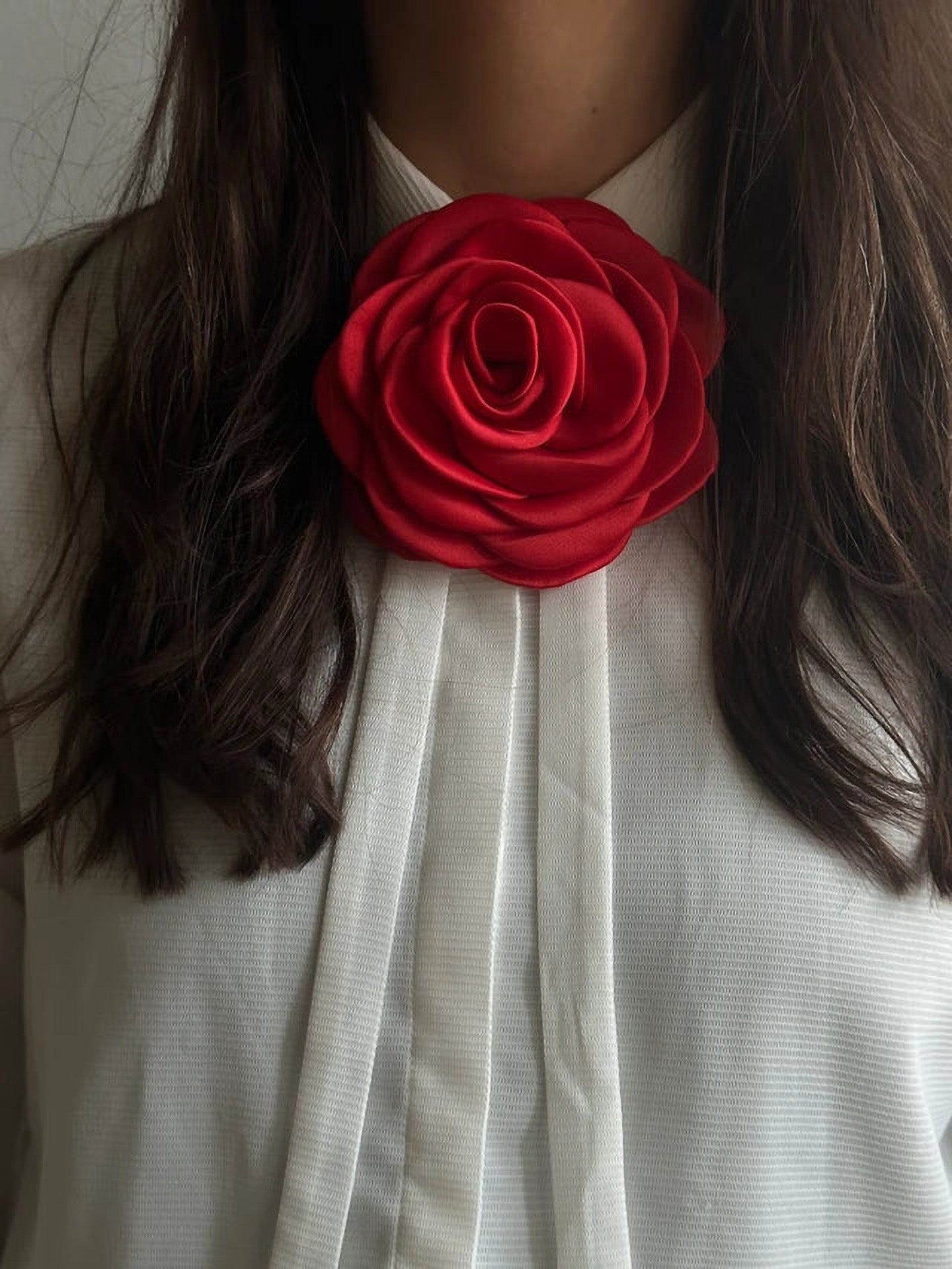 Giant Satin Rose w/String multipurpose accessory, 3 colours