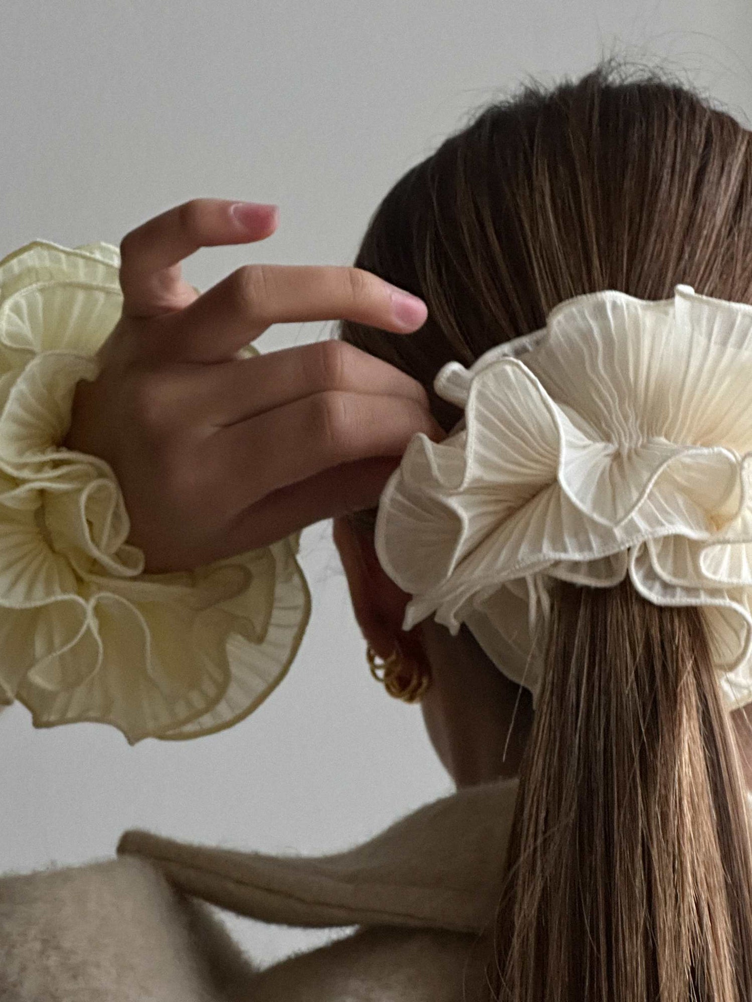 Swirl scrunchie, black