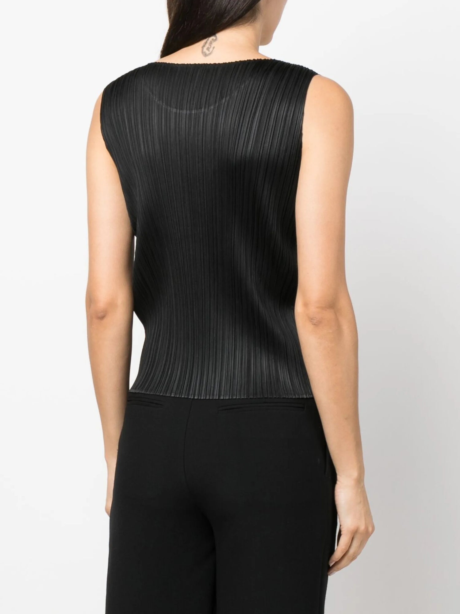 Sleeveless basics pleated top, black (carryover)