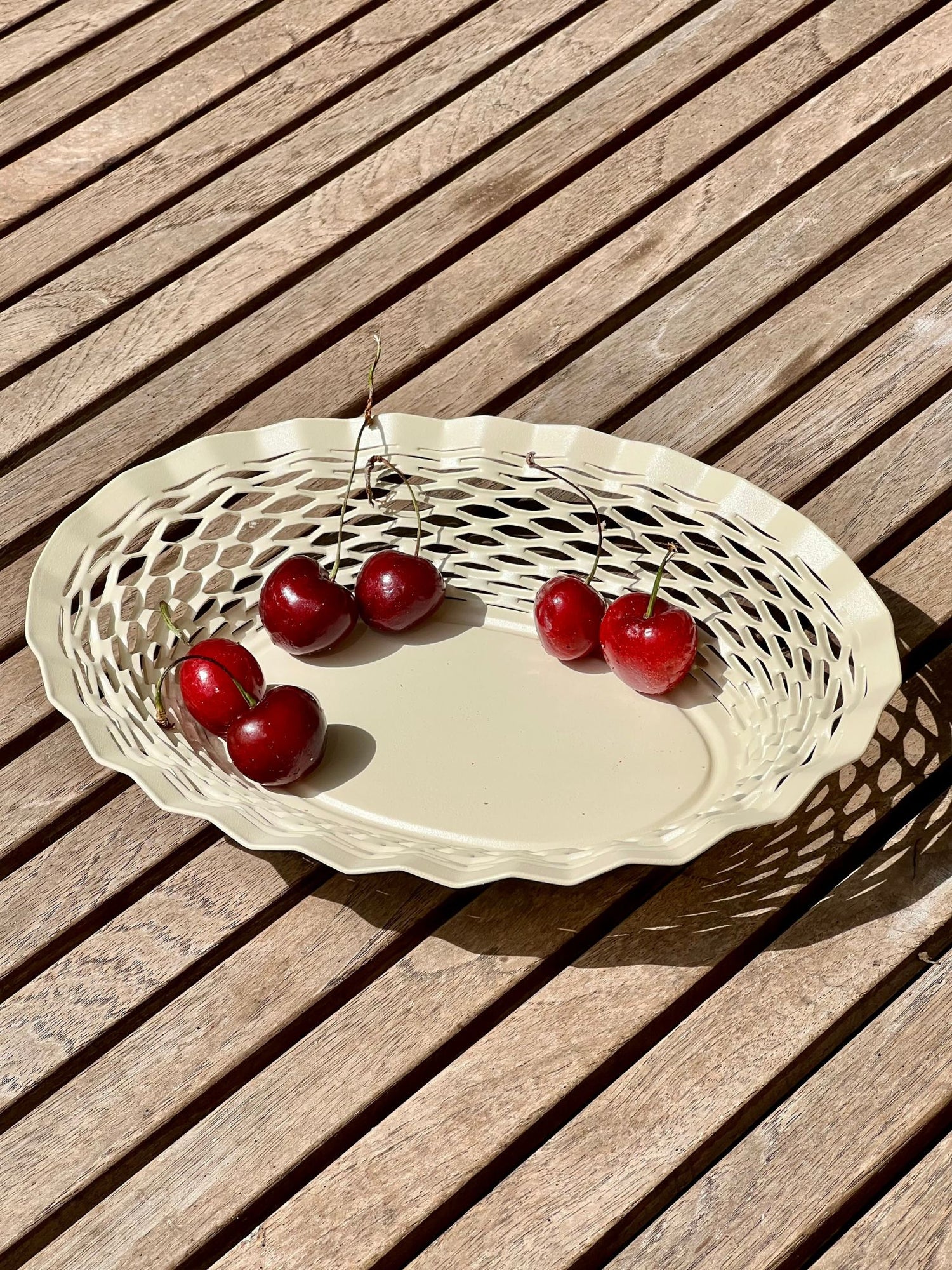 Metal bread basket, big oval, cremé