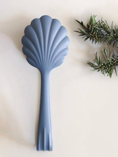 Shell-shaped salad tong, blue