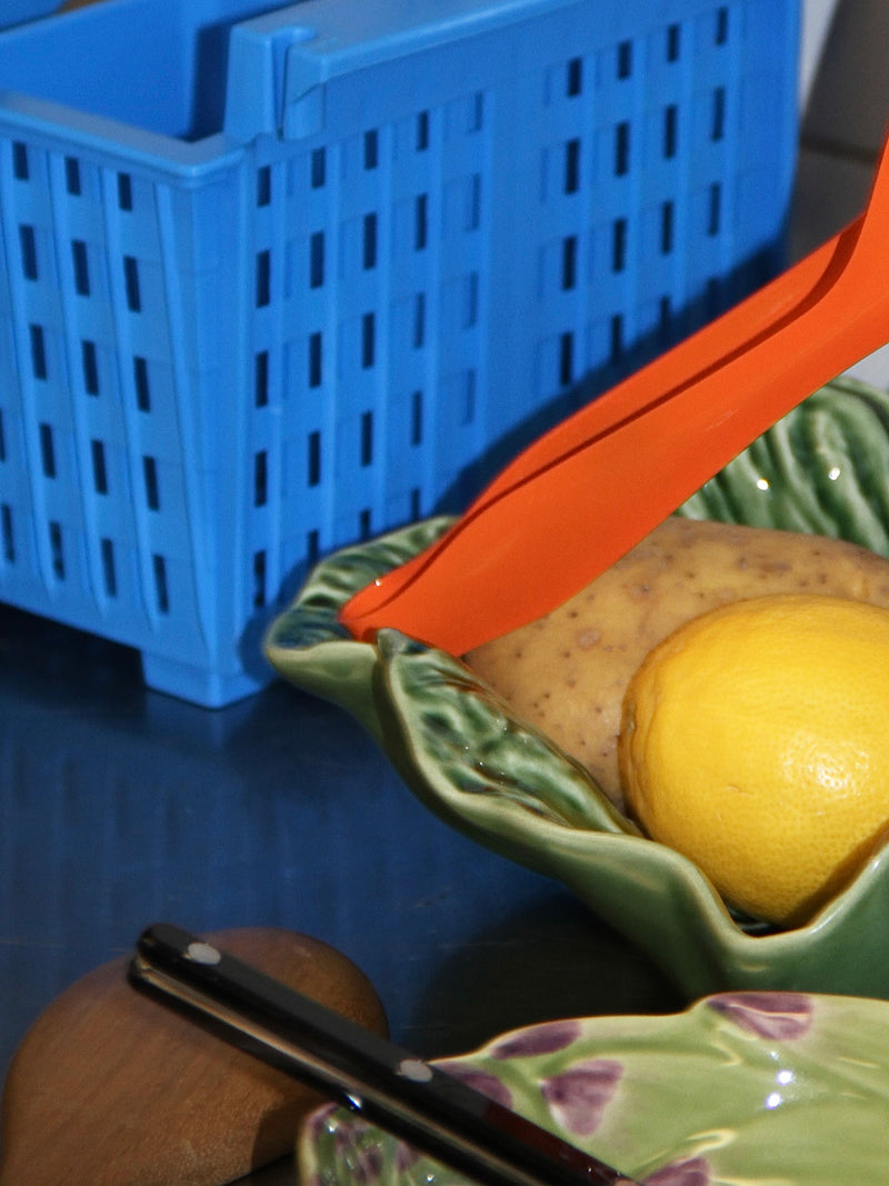 Shell-shaped salad tong, orange