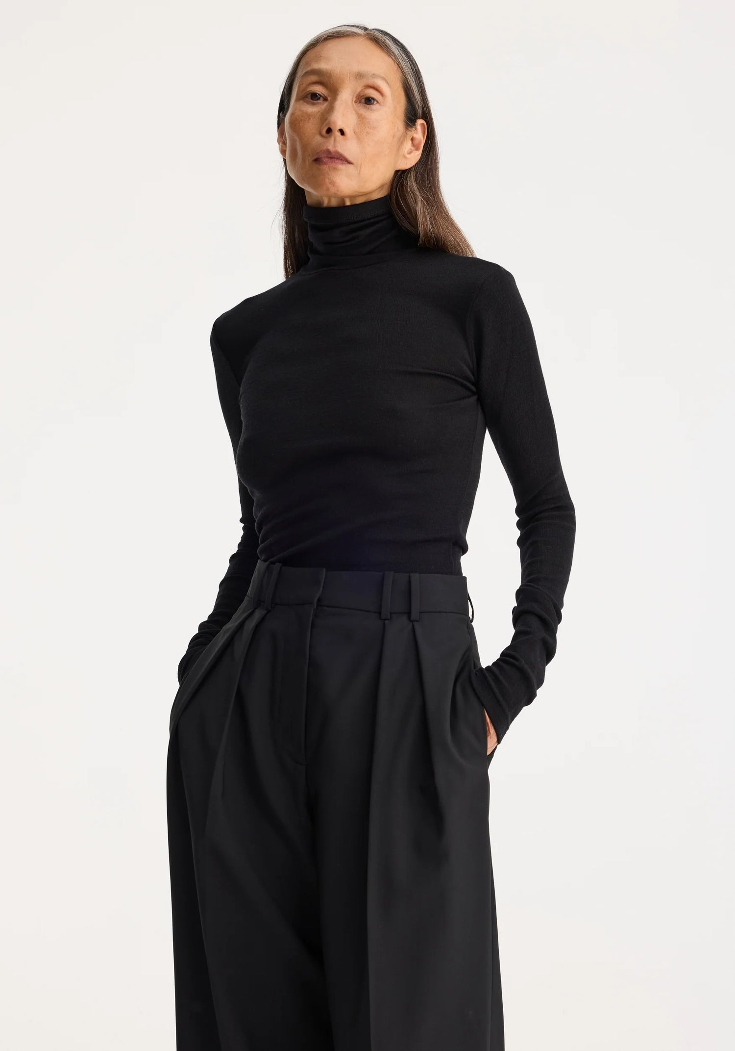 Fine wool turtleneck, black