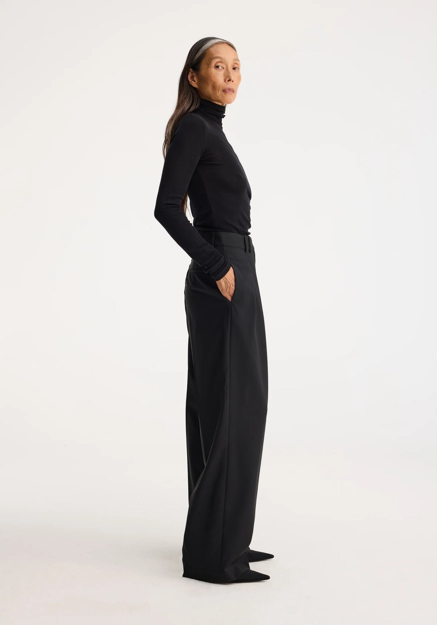 Fine wool turtleneck, black