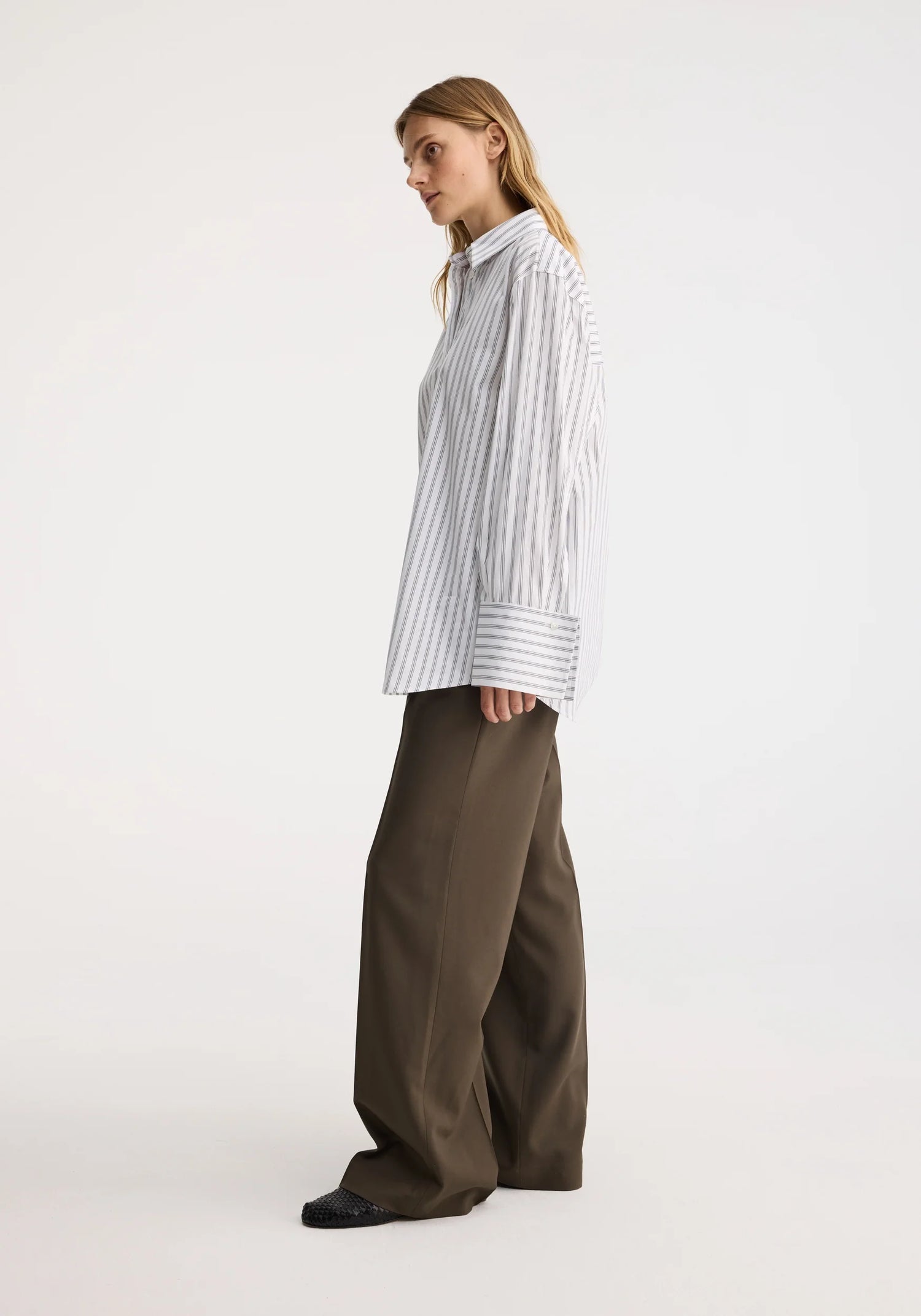 Oversized striped shirt, white w. black stripes