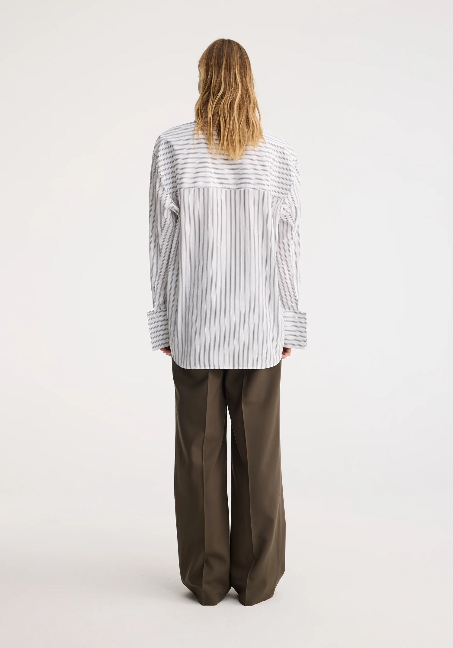 Oversized striped shirt, white w. black stripes