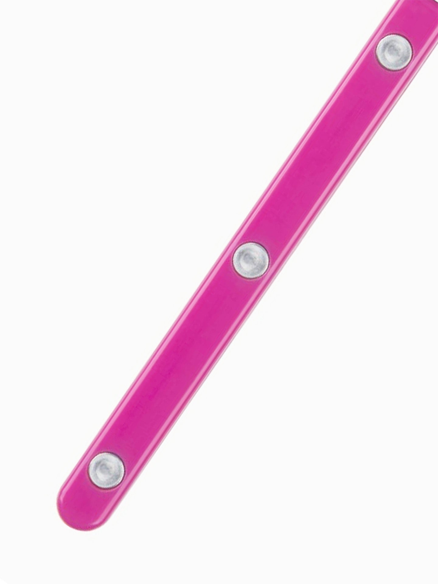 The acrylic handle is decorated with stainless steel rivets. The raspberry pink Bistro tea spoon is easy to clean in a dishwasher.