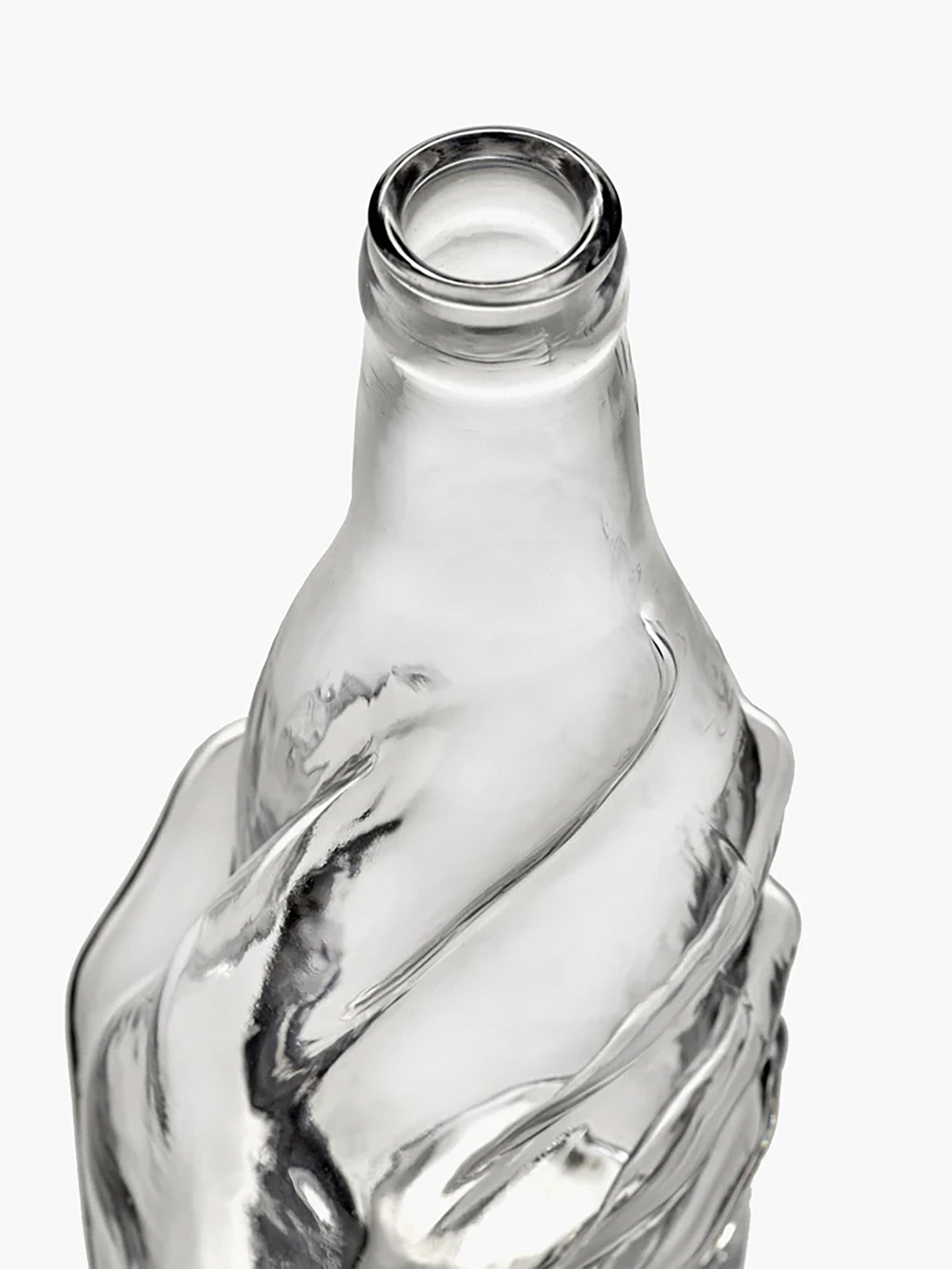 Edward Carafe, Transparent