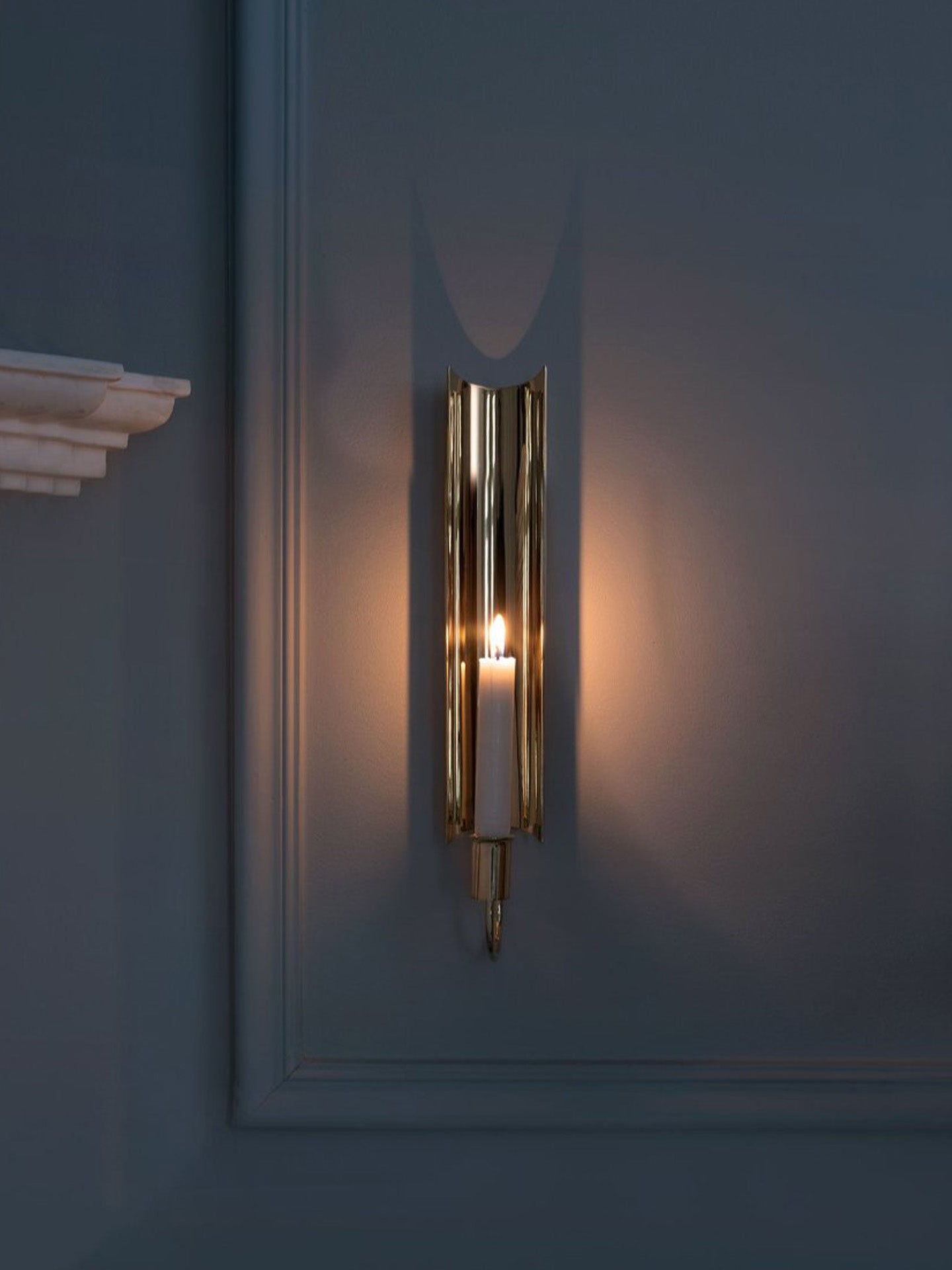 Reflex sconce, brass