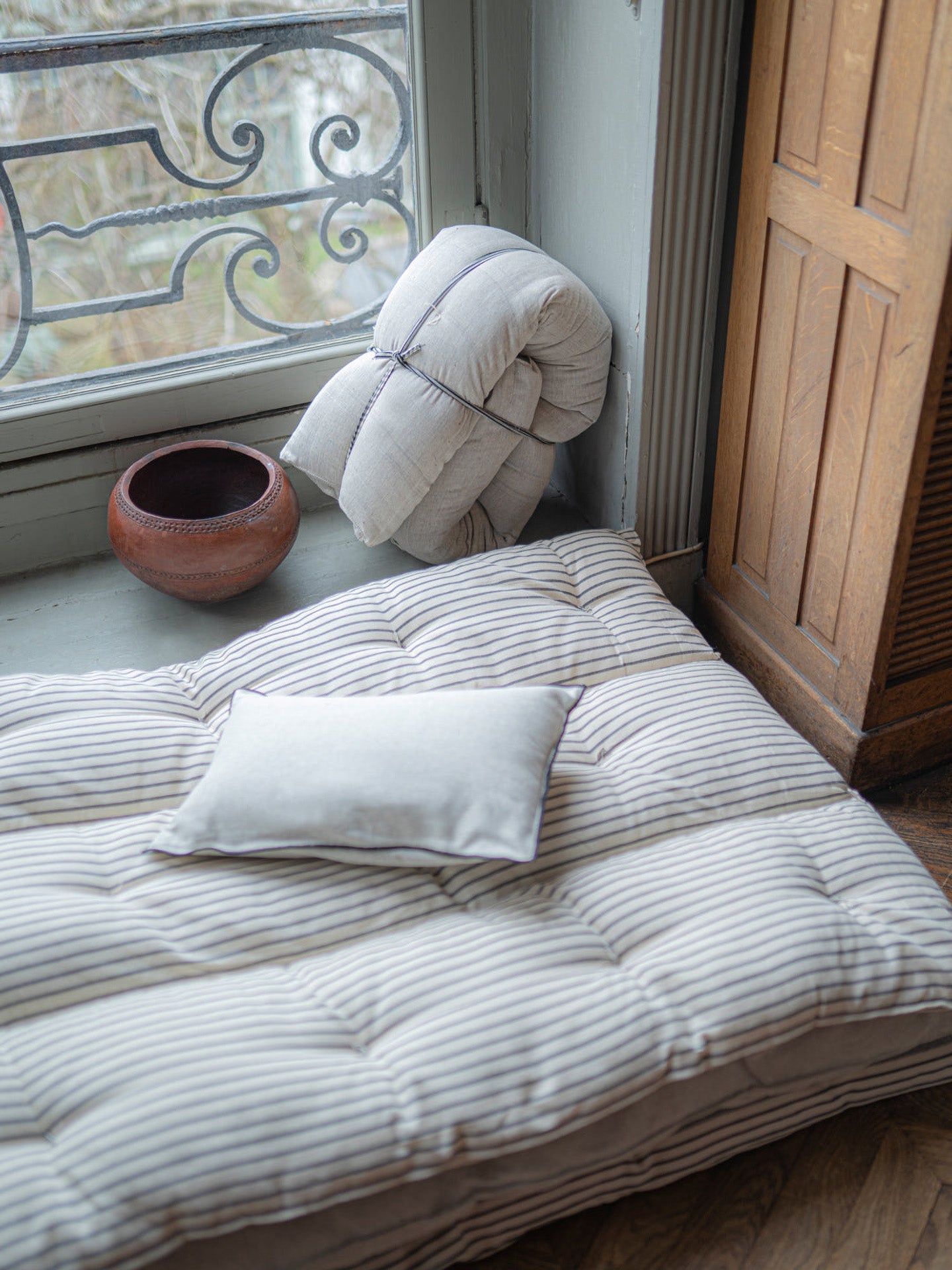 Bedroll / mattress no 1, thin dark stripes on off-white (90x190 cm)