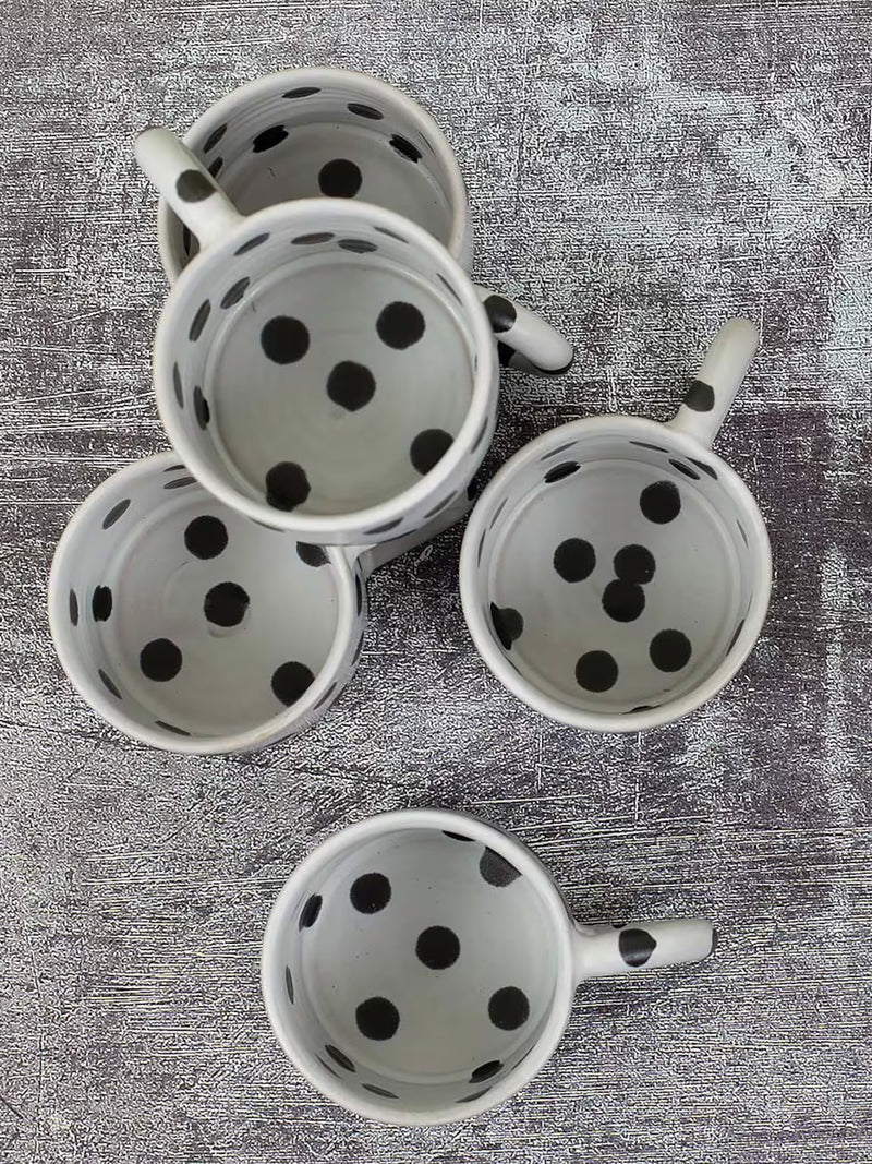Blot coffee cup, black dots