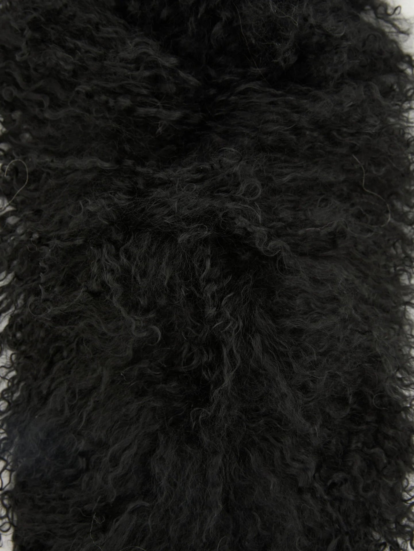 Close-up of a black lambwool scarf