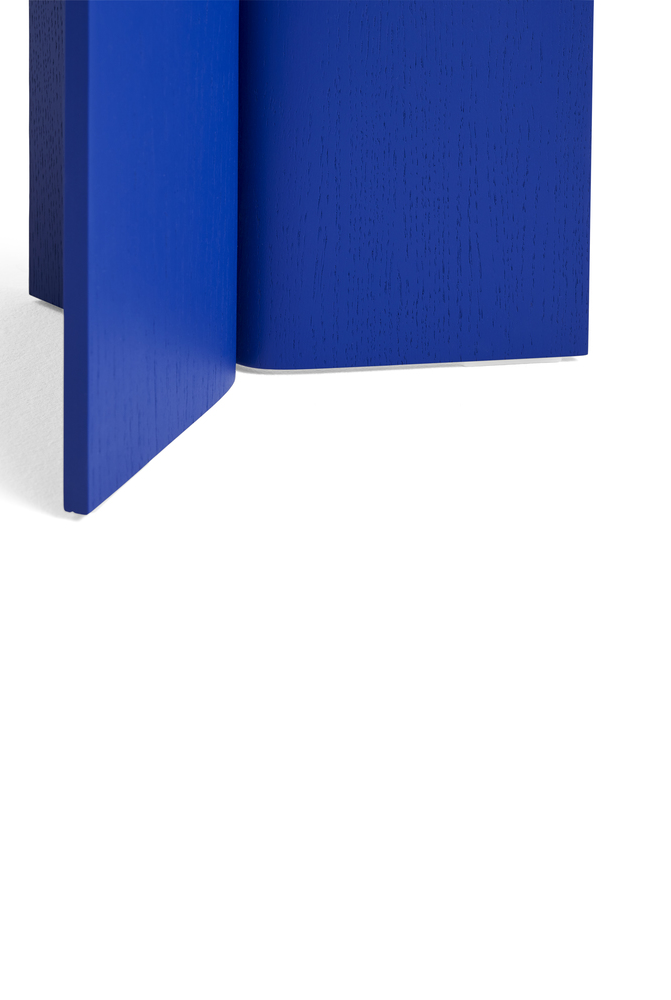 Slit table in lacquered wood, blue