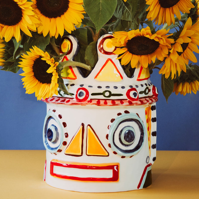 King vase with sunflowers